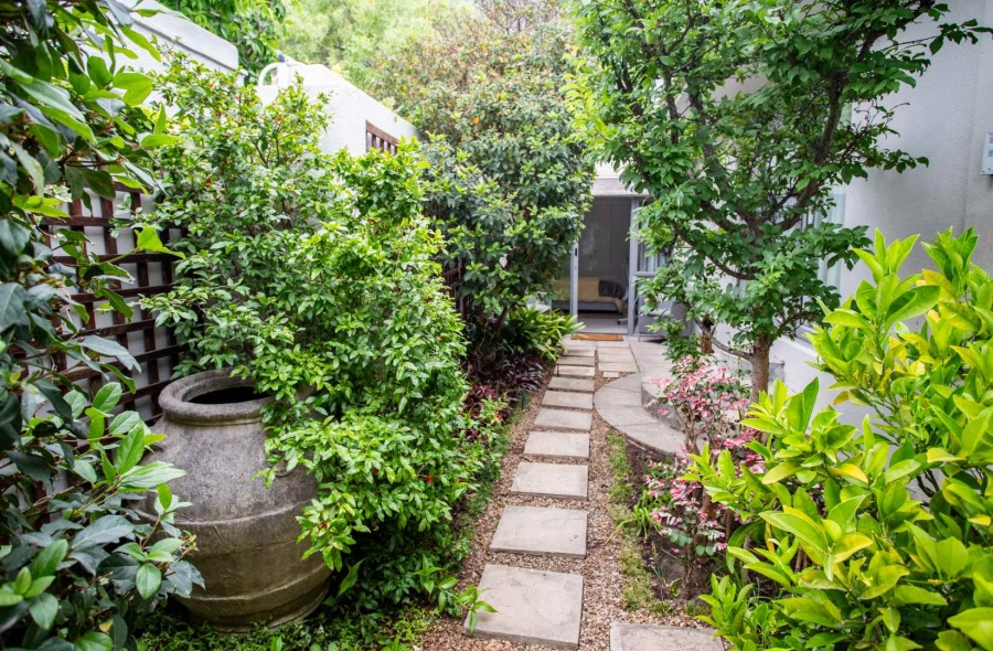 To Let 1 Bedroom Property for Rent in Camps Bay Western Cape